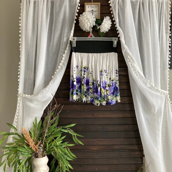 Retro White and Purple Floral Skirt - Picture 3 of 3